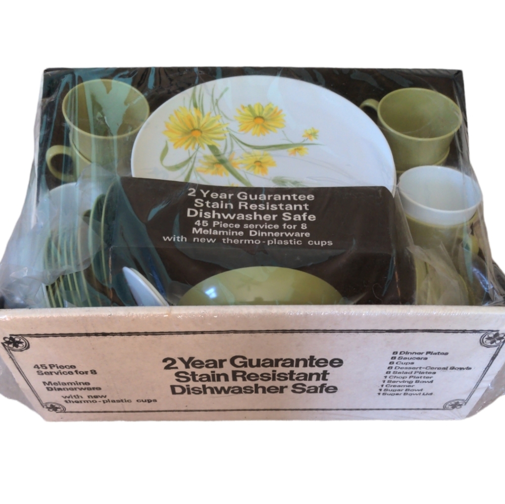DEADSTOCK VINTAGE! Brand New MELAMINE 45-Piece Dinnerware Set - Service for 8!